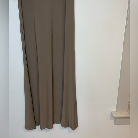 Solid Cold Shoulder Maxi Dress - Picture 11 of 11